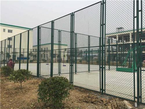 體育場隔離柵
